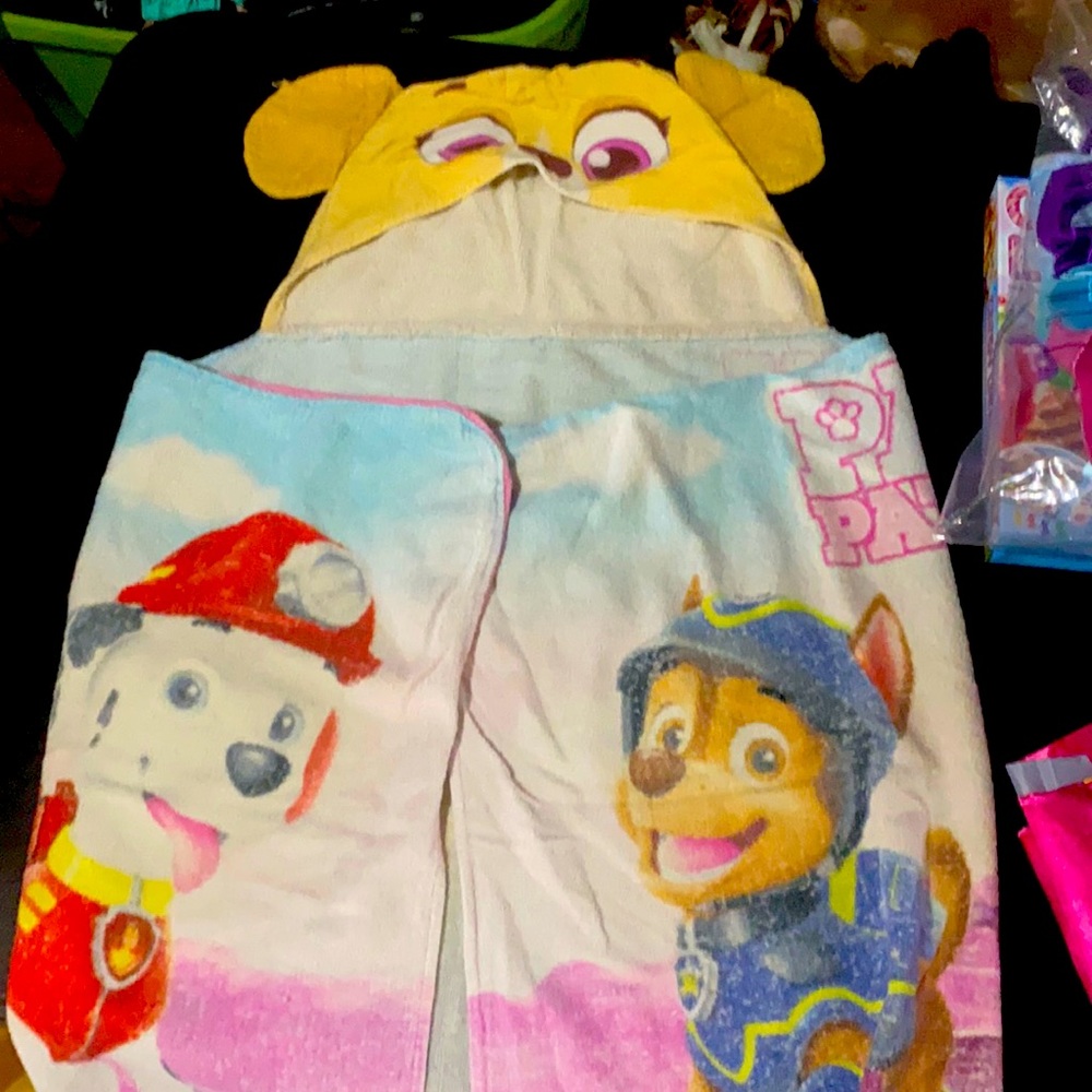 3 hooded towels